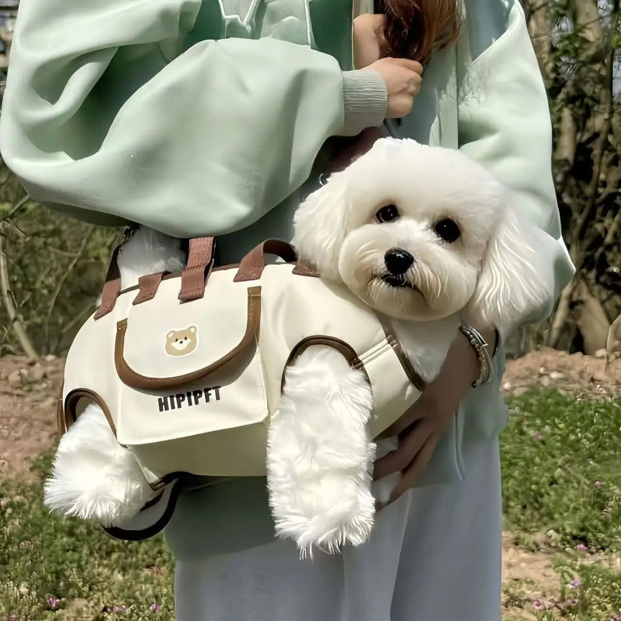 Portable Pet Carrier, Breathable Outdoor Travel Bag for Dog and Cat, Adjustable Shoulder Strap, Lightweight Travel Gear, Brown / Black